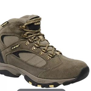 Preworn, Sz 11 Hi-Tec Women’s hiking boots.